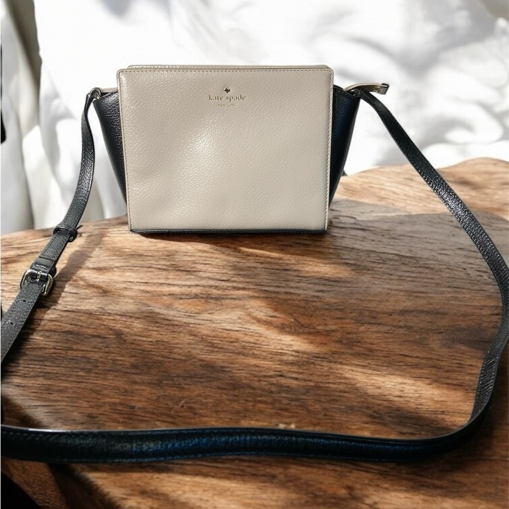 BEAUTIFUL KATE SPADE LEATHER CROSSBODY SHOULDERBAG